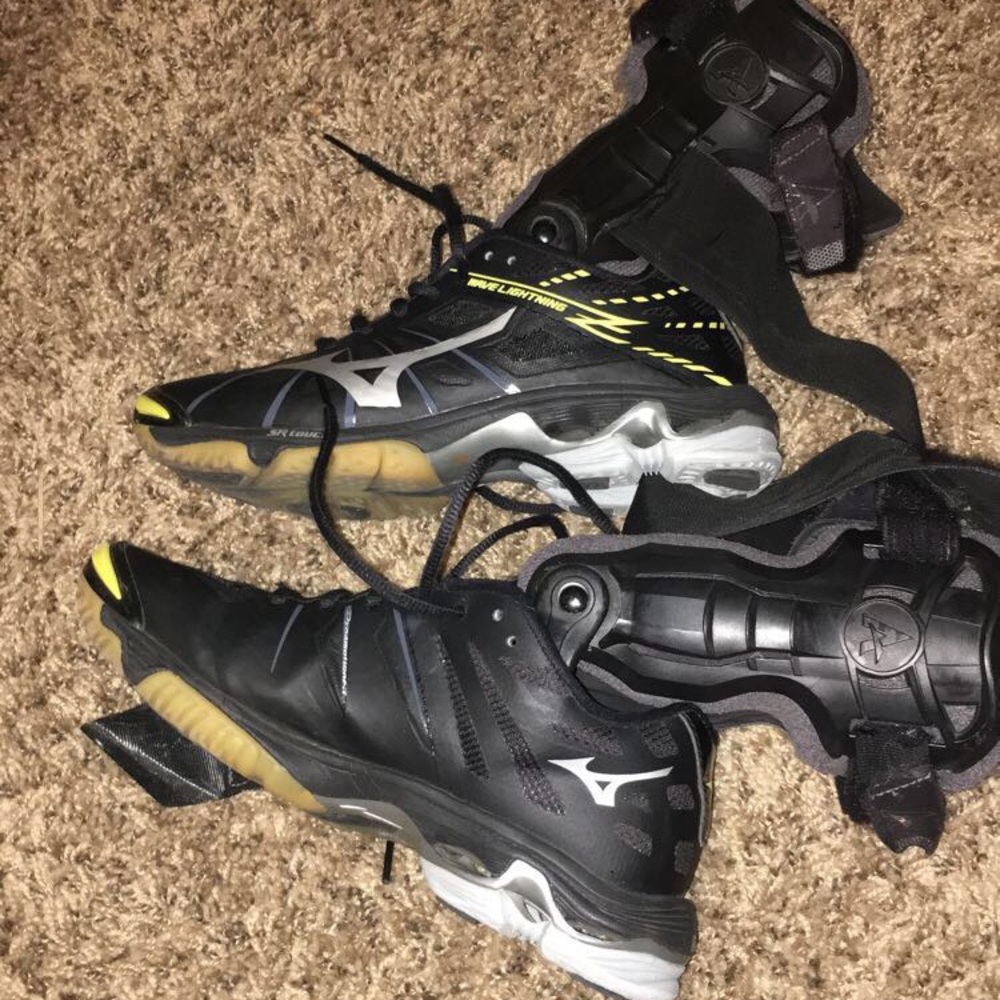 Mizuno volleyball shoes